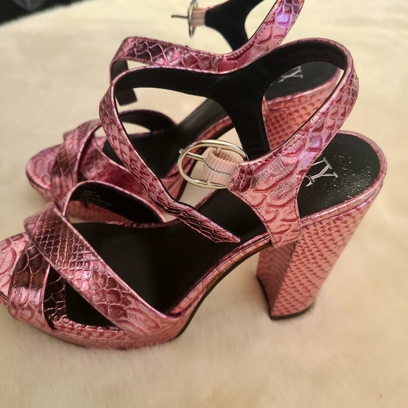 NWOT Metallic Snakeskin Barbiecore Platform Block Heel in Pink, size 7.5 - Picture 6 of 9